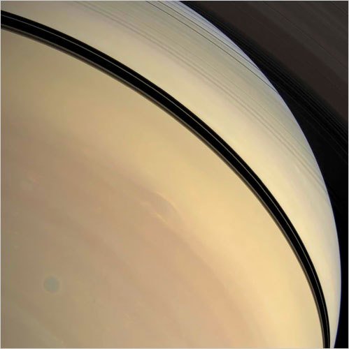 美卡西尼号探测器拍摄土星及其卫星高清美图