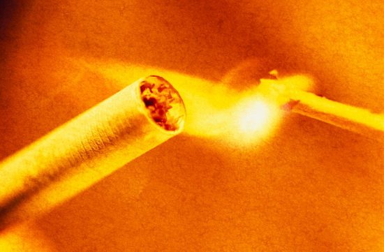 研究发现吸烟酗酒者出现人体自燃概率较高