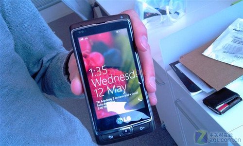 首款搭载Windows Phone7系统真机图片曝光