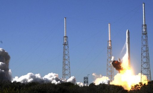 美国太空探索公司试射“猎鹰9”号火箭