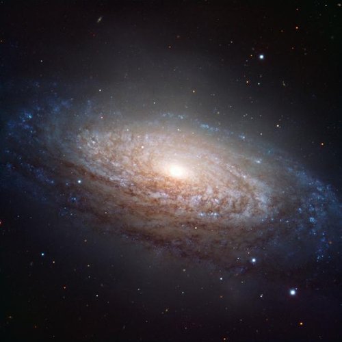 NGC3521：狮子星座中典型“絮状旋涡星系”_科技
