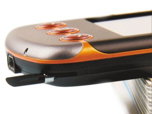 中电信提速CDMA产业链 终端市场上演双雄格局