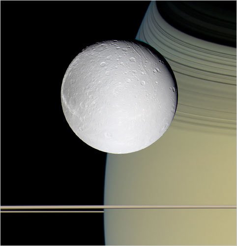 美卡西尼号探测器拍摄土星及其卫星高清美图