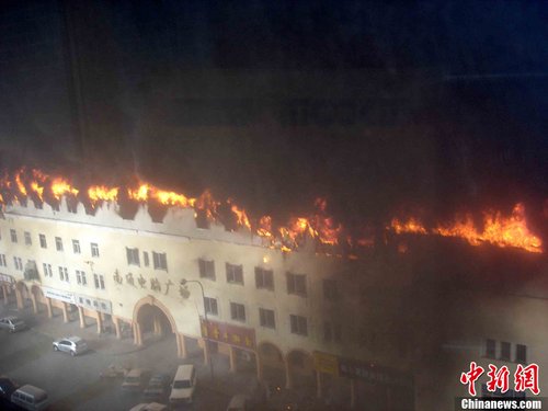 哈尔滨南通电脑城发生火灾