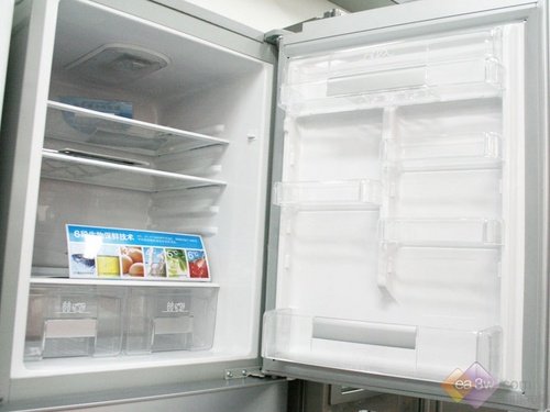 伊莱克斯三门冰箱直降600元 欧式设计