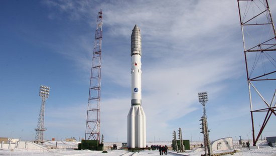 俄使用“质子”运载火箭发射两颗通信卫星