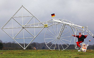 德国单车迷打造怪异自行车 车轮为多边形(图)