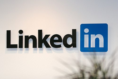为何LinkedIn的估值远高于Facebook？