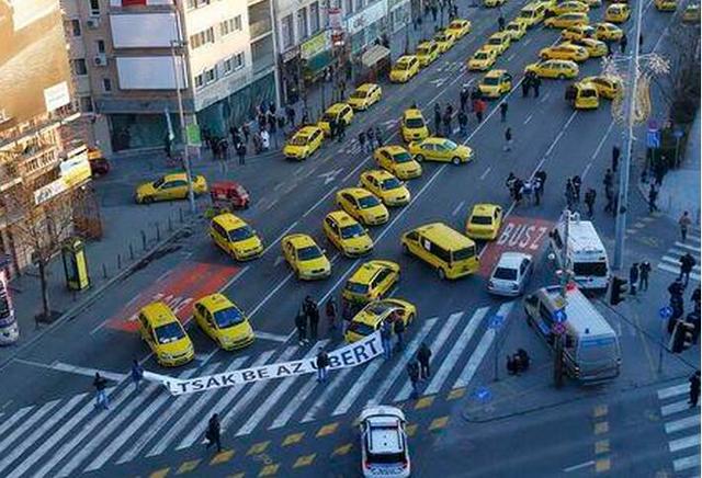 匈牙利出租车司机集体罢工 要求关闭Uber服务