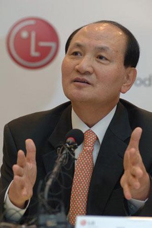 LG电子CEO南镛引咎辞职 集团董事长兄弟接任