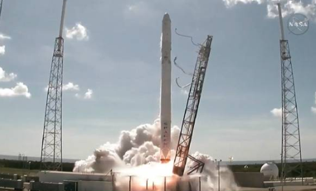 SpaceX货运飞船升空后爆炸解体