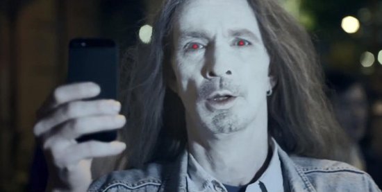 诺基亚新广告:iPhone用户是可笑的红眼僵尸