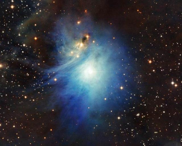 天文学家最新观测被年轻恒星照亮的绚丽星云