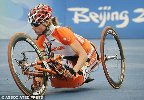 残奥会自行车手被撞后恢复行走 备战奥运会