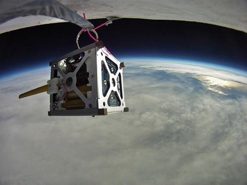 安卓手机操控史上最小迷你卫星现身