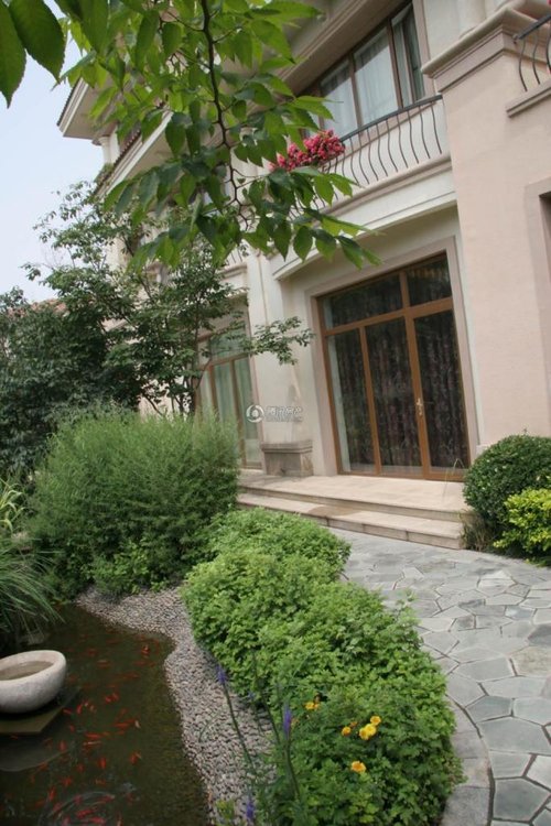 生活离尘不离城5600元起置业天津城市别墅_频