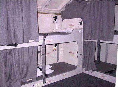 走进<em>空姐</em>们<em>的天上闺房</em> <em>揭秘</em>不为人知的私生活