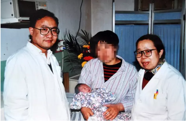 我国首例试管婴儿今天28岁 天津已降生三代试管婴儿