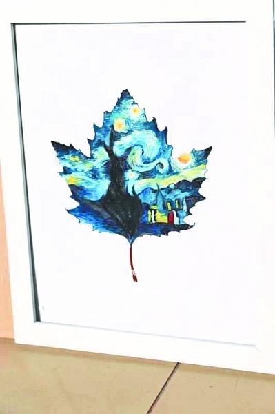大学生落叶上作画 义卖爱心款捐赠福利院