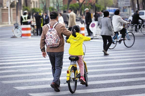 共享单车违法与日俱增 孩子交通违法家长没带