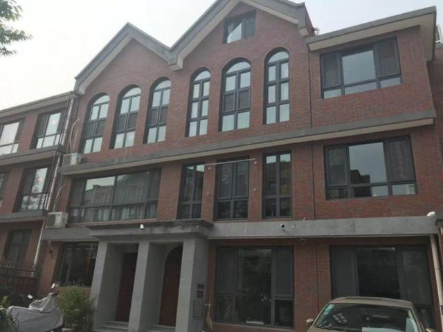 天津一别墅区私搭乱盖17年还加盖别墅楼层小木图片