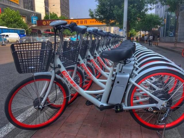 首款国标 共享电单车 落地天津 乱停乱放要收费