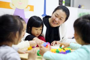 80后美女当9年幼儿园园长 传递爱与幸福正能量