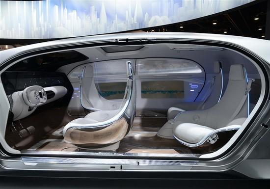 2035年的高科技汽车内饰也许能变成这样