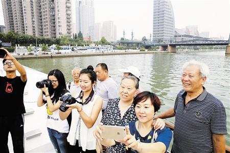 游客今起可至天津站码头开启海河红色一日游_