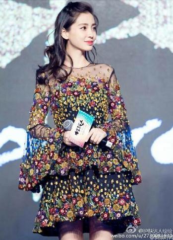 baby怀孕近照曝光 居然还穿高跟鞋化浓妆!