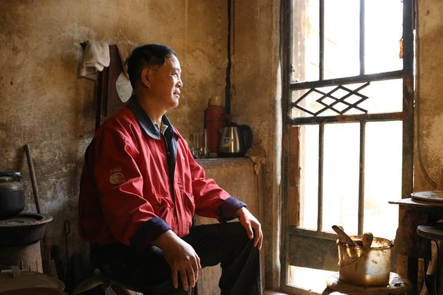 小泥巴玩出大名堂!津六旬老翁摔一把泥巴赚几万块