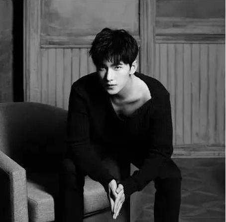 杨洋出道前照片曝光 这是整过容的节奏吗!