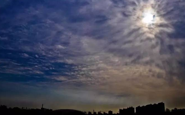 天津网友自称拍下UFO照片 评论却亮了