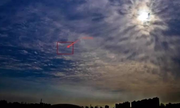 天津网友自称拍下UFO照片 评论却亮了