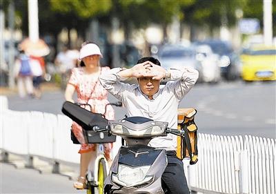 炎炎烈日下 津城这些劳动者挥汗如雨