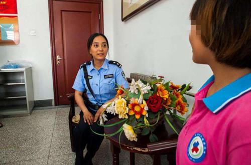 花季少女染毒瘾 管教民警温情化解"心结"