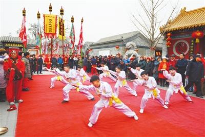 逛古镇 赏民俗