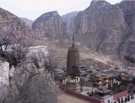 灵丘县旅游资源有坐落于县城南约5公里的觉山寺,始建于北魏(距今约