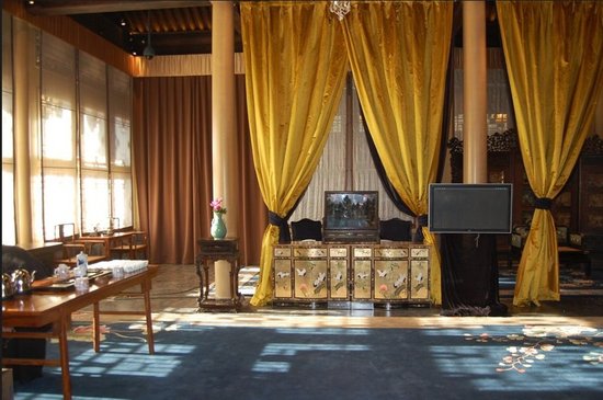 网曝4月23日建紫祡城建福宫会所开幕照片