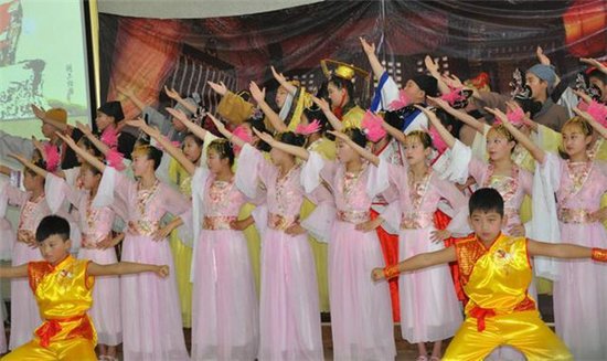 每一个孩子 五一路小学五年级二班上演精彩课本剧