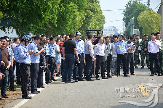 椒江开展农场六条河沿线联合拆违_频道-台州