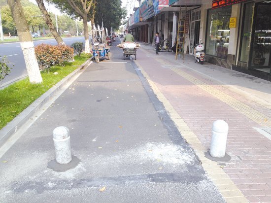 椒江枫南路停车位已取消,路口设了路障_频道-