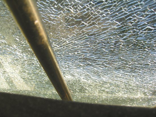 黄岩小区房子开裂严重 300多住户安全无人管_