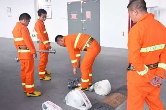 农港城举办应急疏散演练及应急避险安全常识培