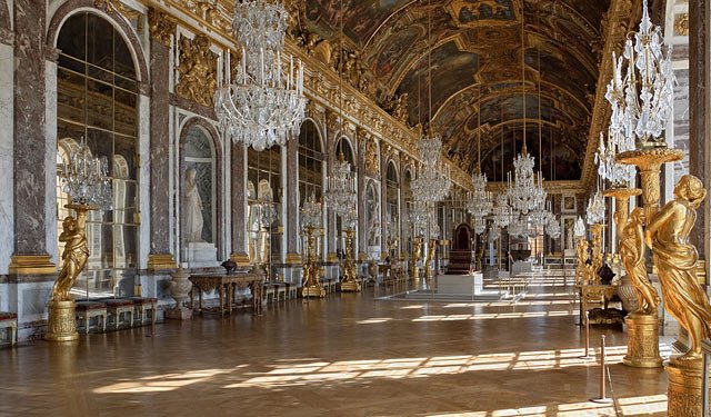 著名的凡爾賽宮鏡廳