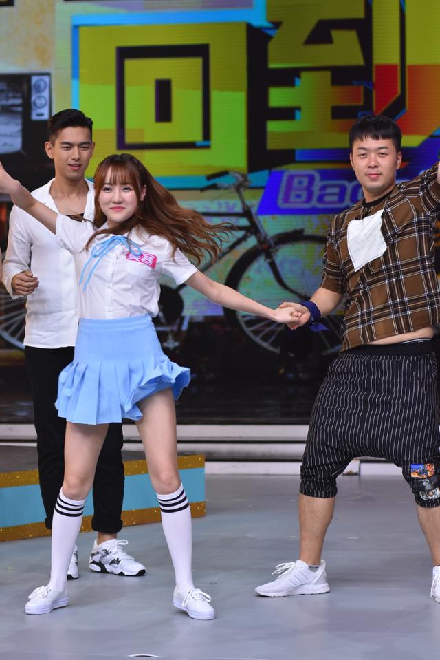 电竞少女SNH48莫寒 舞动快乐大本营大获好评