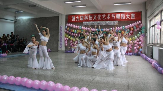 组图:安阳工学院暖爱基金会节目彩排