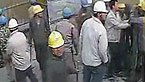 实拍农民工与黑社会械斗