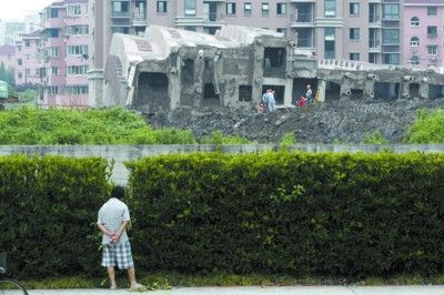上海塌楼阙敬德背景揭秘
