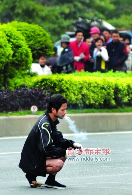 双刀男大闹四环路